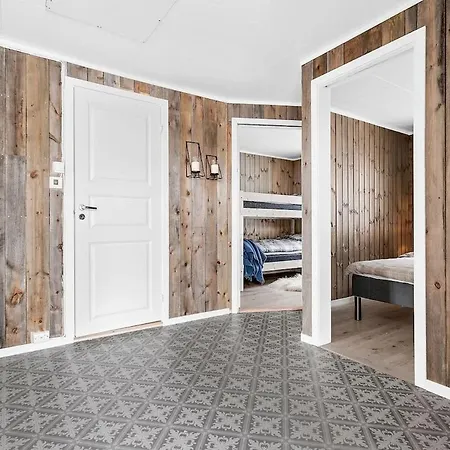 בית נופש Modernized Standalone Sorreisa - *